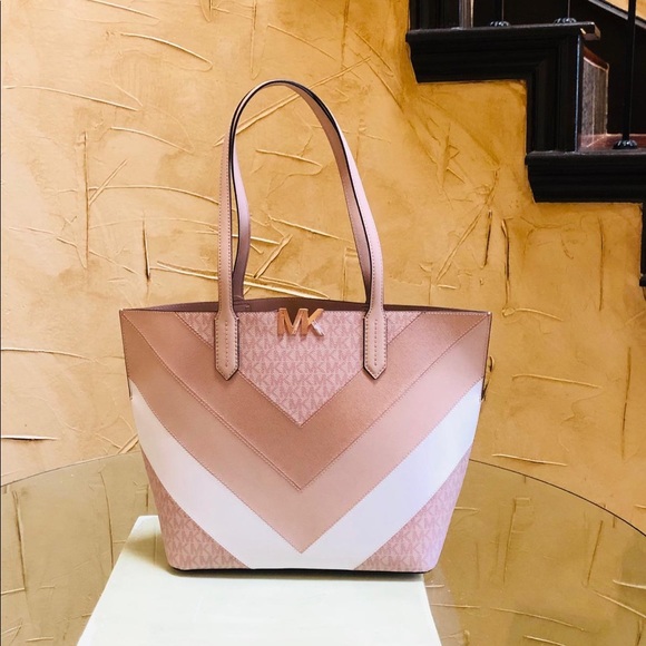 Michael Kors Handbags - Michael Kors Large Montgomery tote bag ballet pink